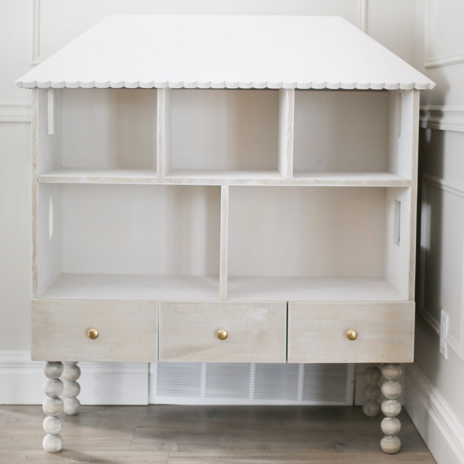 Annie’s Dollhouse