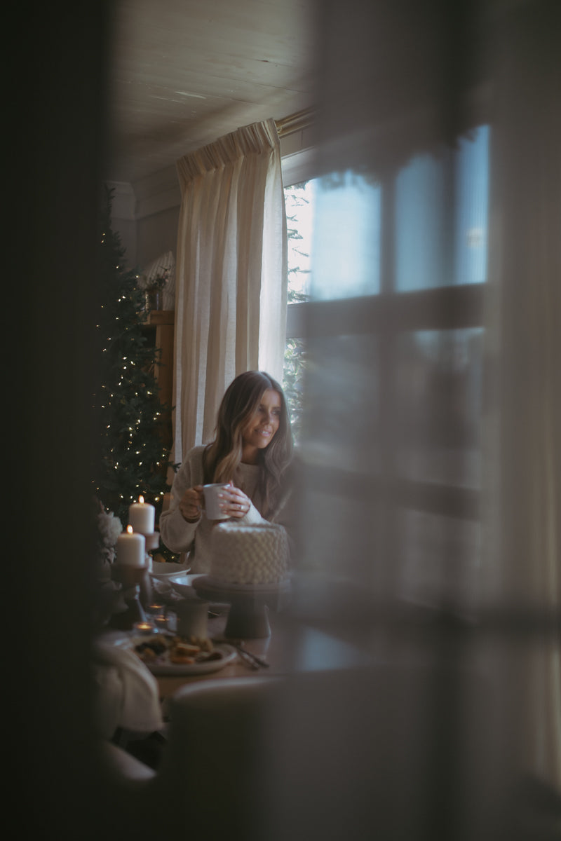 Remington Cake Stand