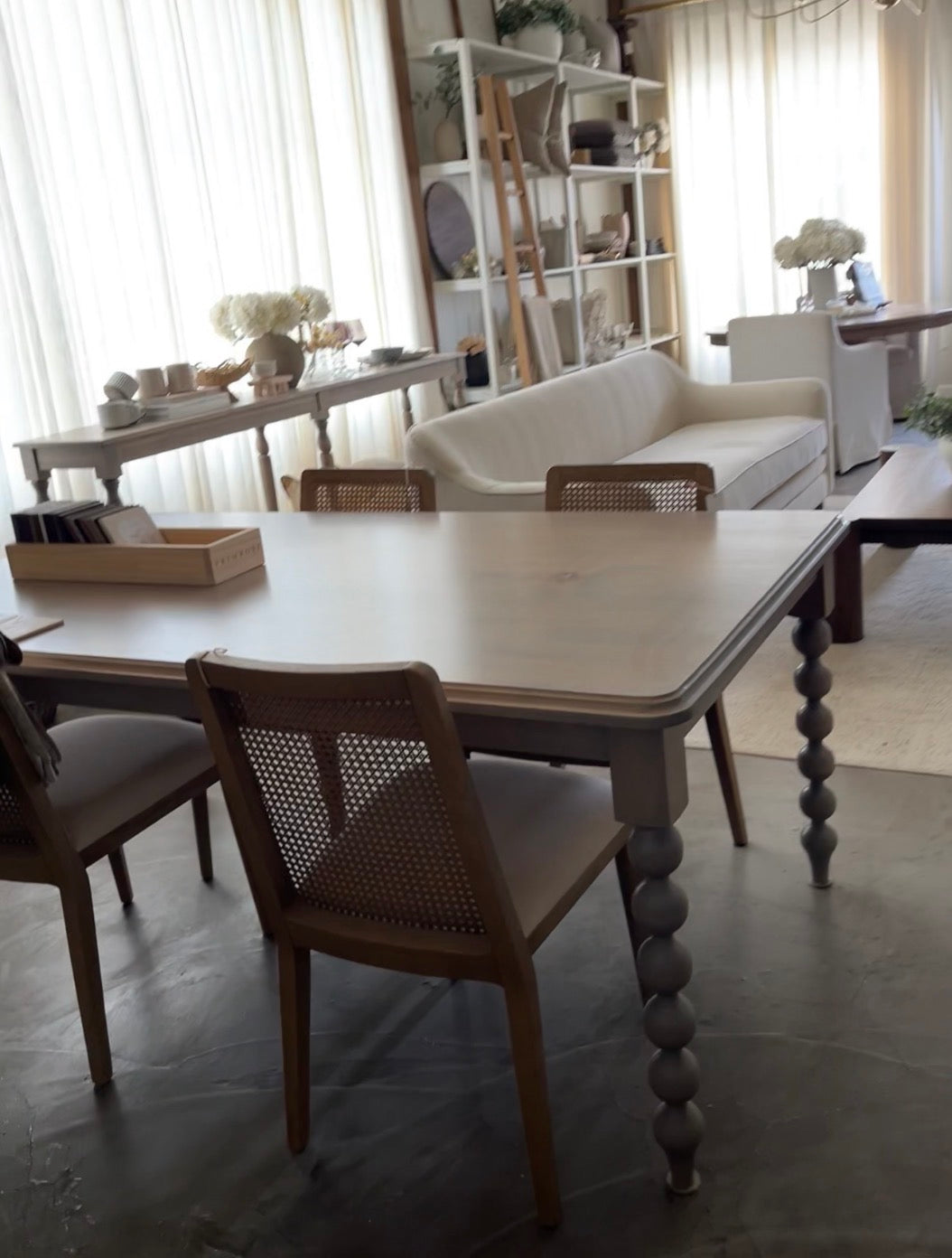 JULES DINING TABLE - Floor model