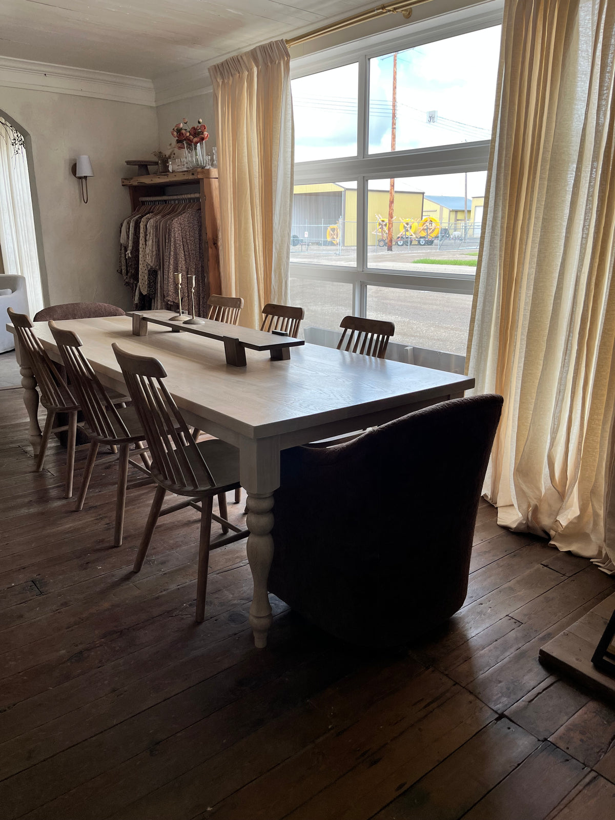 HAZEL DINING TABLE - Floor model