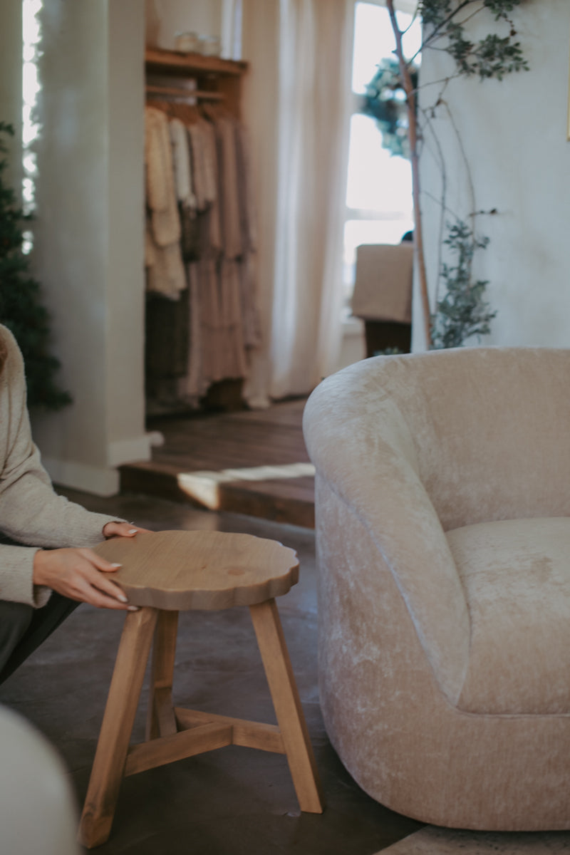 Isla scalloped Stool