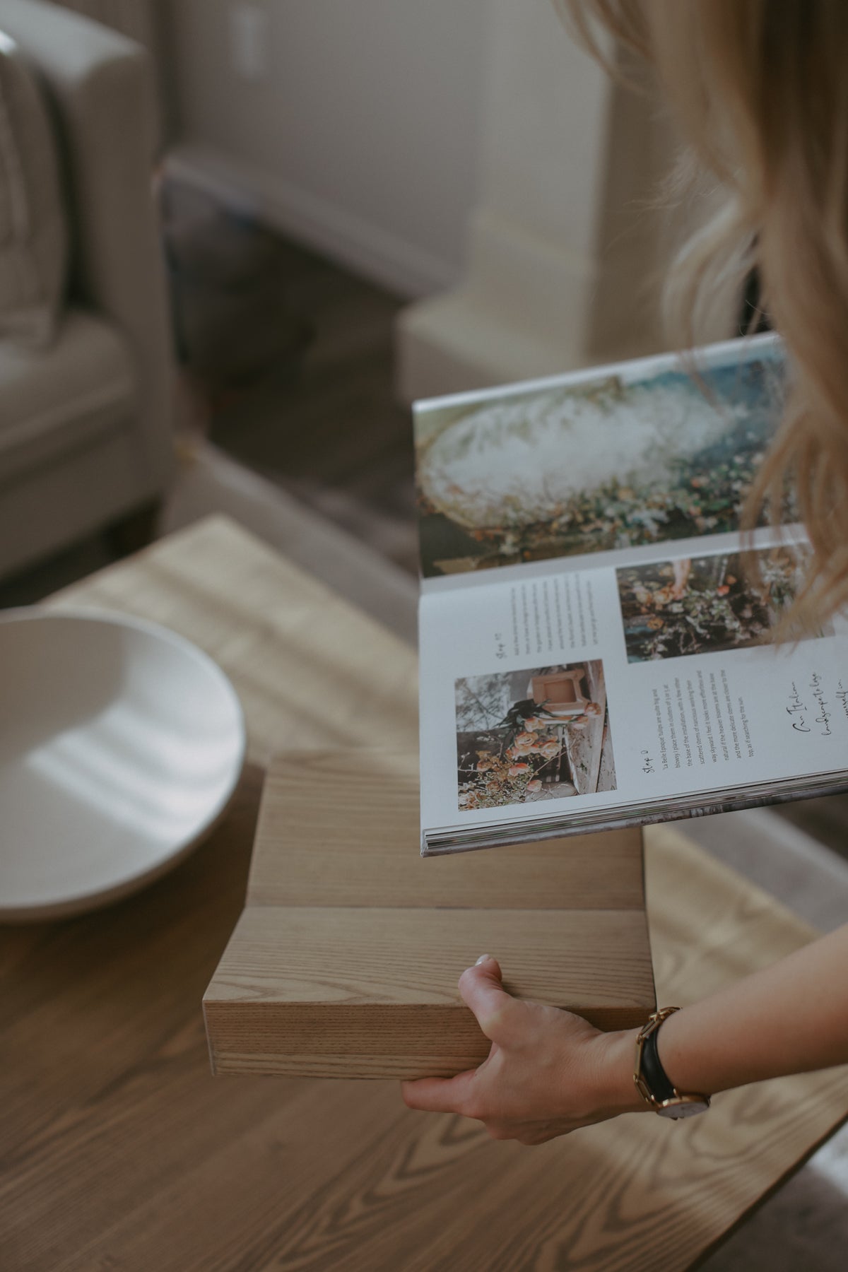 Primrose Book Stand