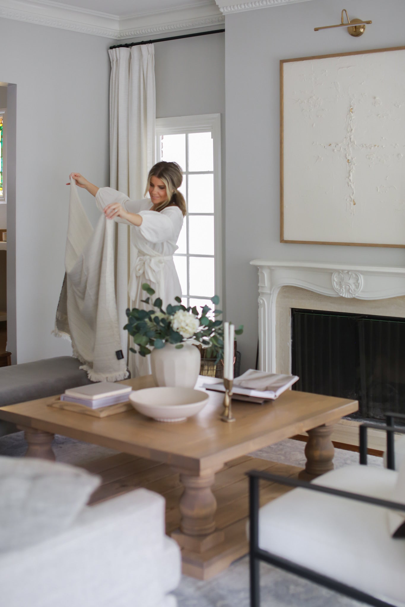 Stylish Square Coffee Table Decor: Easy How-To Guide 1 Stylish square coffee table with books, tray, and plant