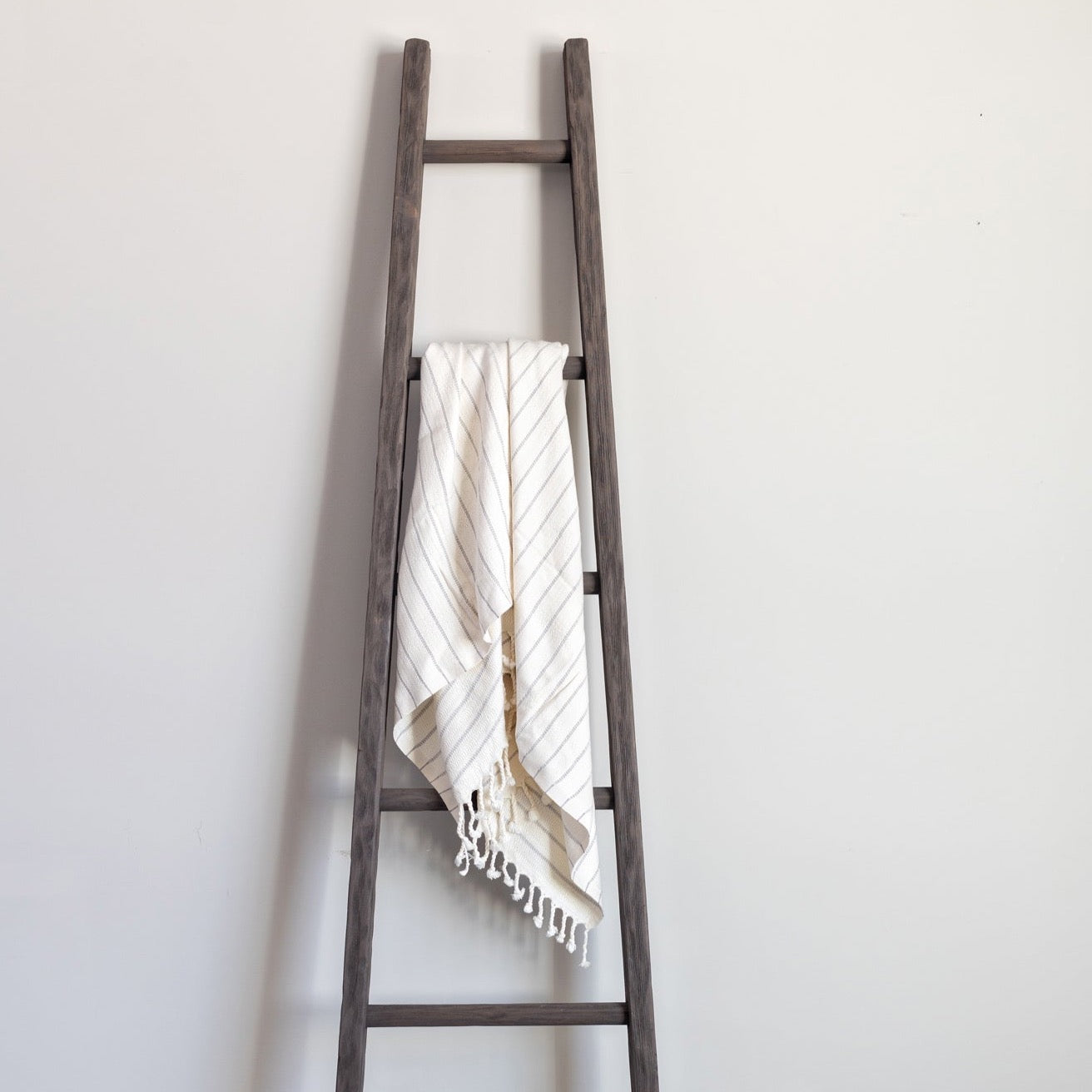 Farmhouse Blanket Ladder with Blanket