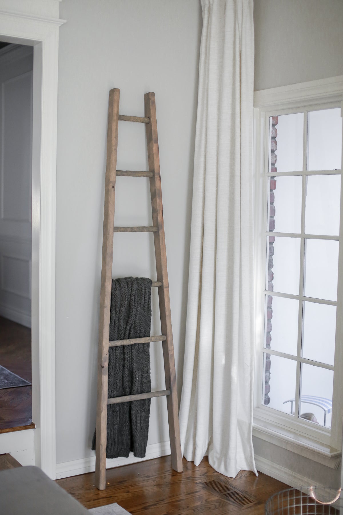 Farmhouse Blanket Ladder